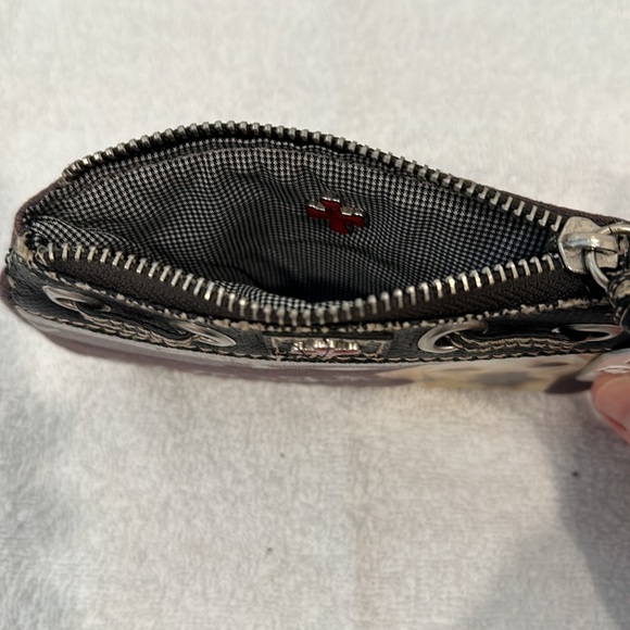 Fuzzy Nation “Out of the Cage” Yellow Lab Wristlet - Picture 6 of 7